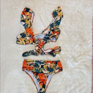 Tropical Print Women’s Swim Set Tied in the front top
